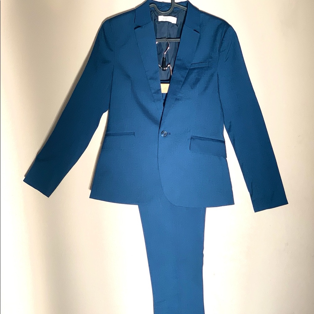 Boys Suit Sz 11-12 Y Excellent condition